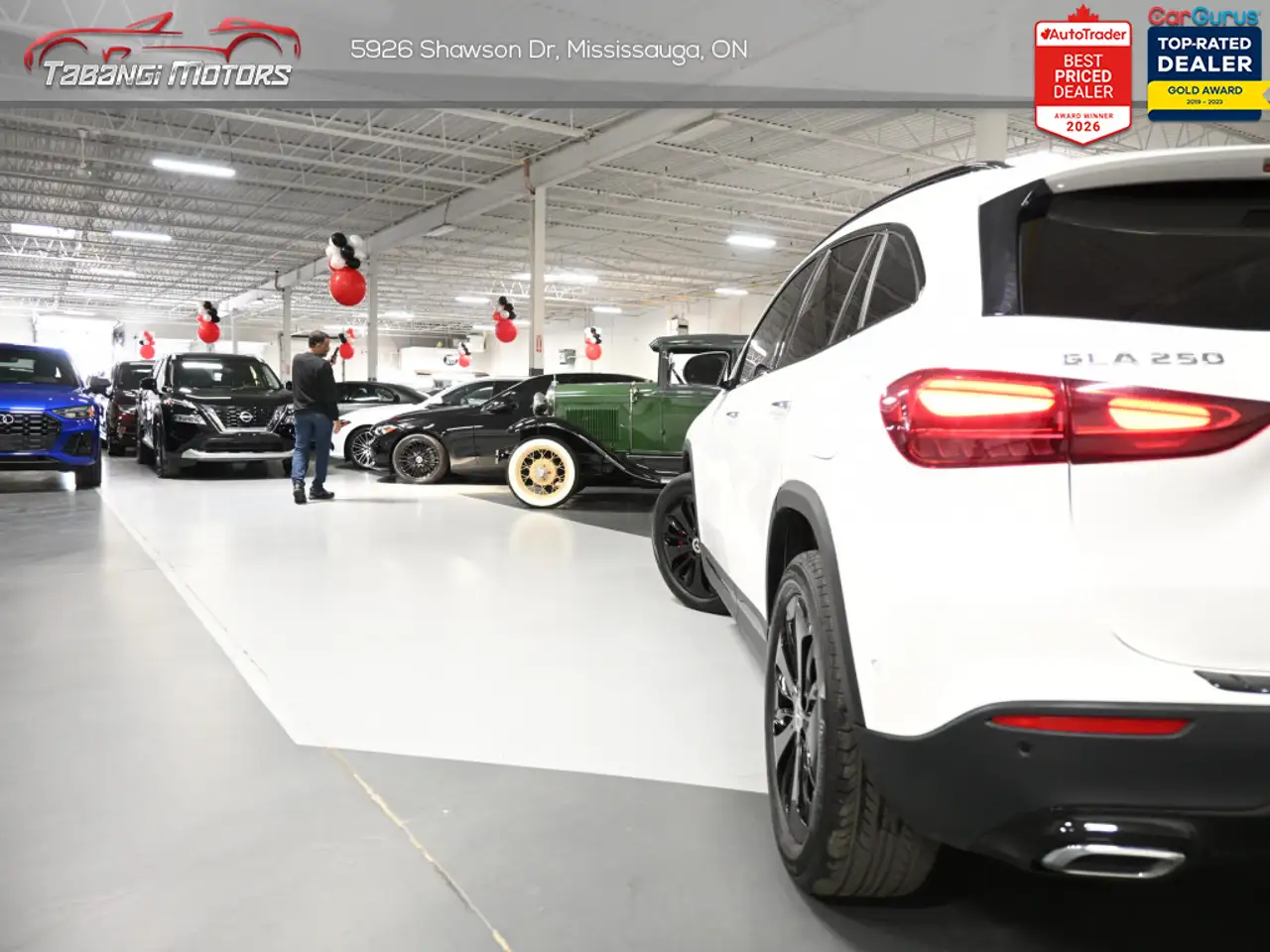 Mercedes-Benz GLA снимка Mercedes-Benz GLA