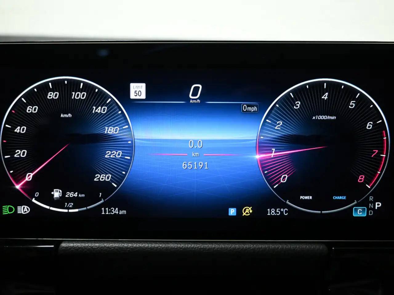Mercedes-Benz GLA снимка Mercedes-Benz GLA