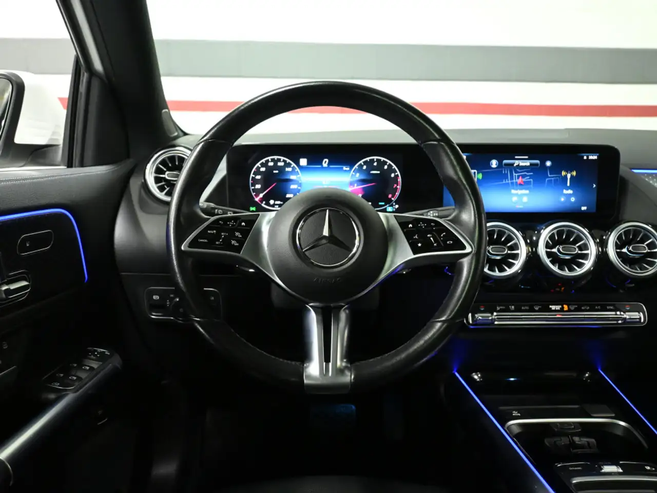 Mercedes-Benz GLA снимка Mercedes-Benz GLA