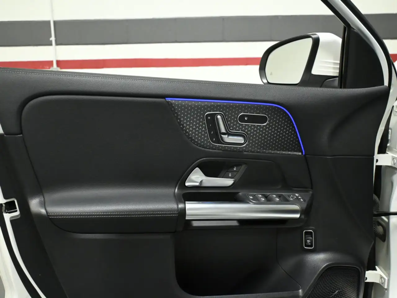 Mercedes-Benz GLA снимка Mercedes-Benz GLA