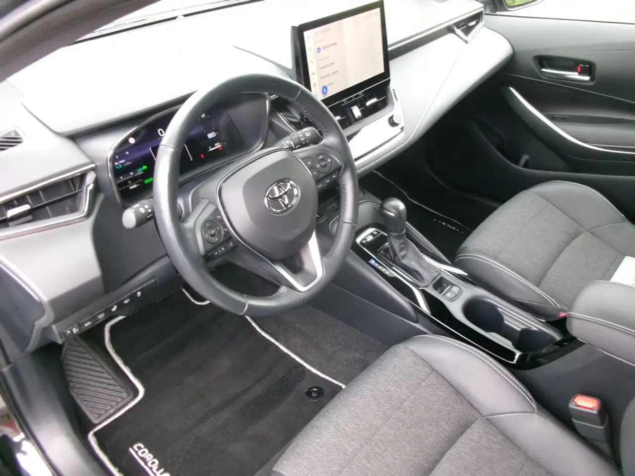 Toyota Corolla 1.8 Hybrid Touring Sports Team Deutschland, миниатюра 5