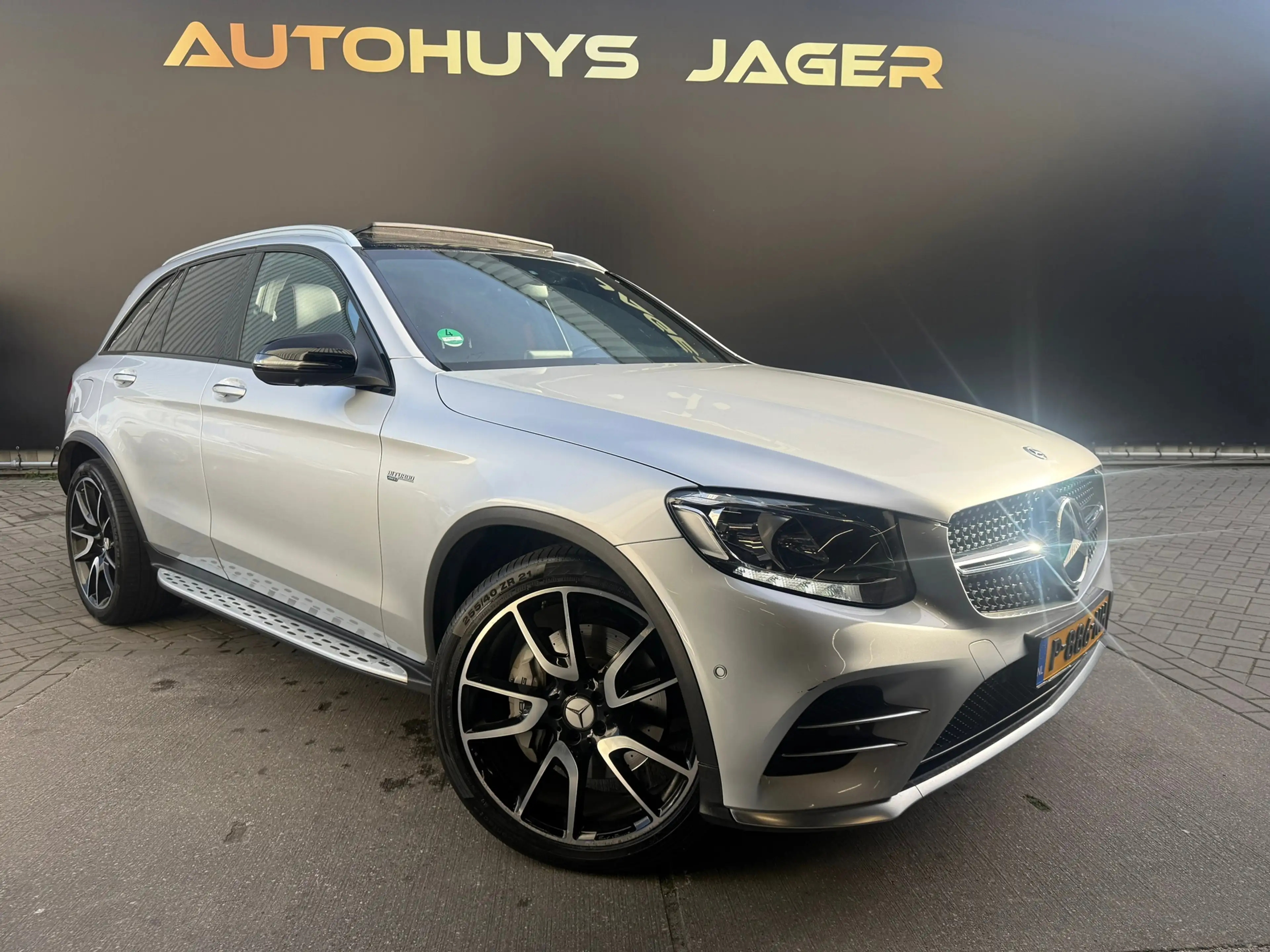 Mercedes-Benz GLC 43 AMG 4MATIC Pano Alcantara Memory Camera Luchtvering — photo 11