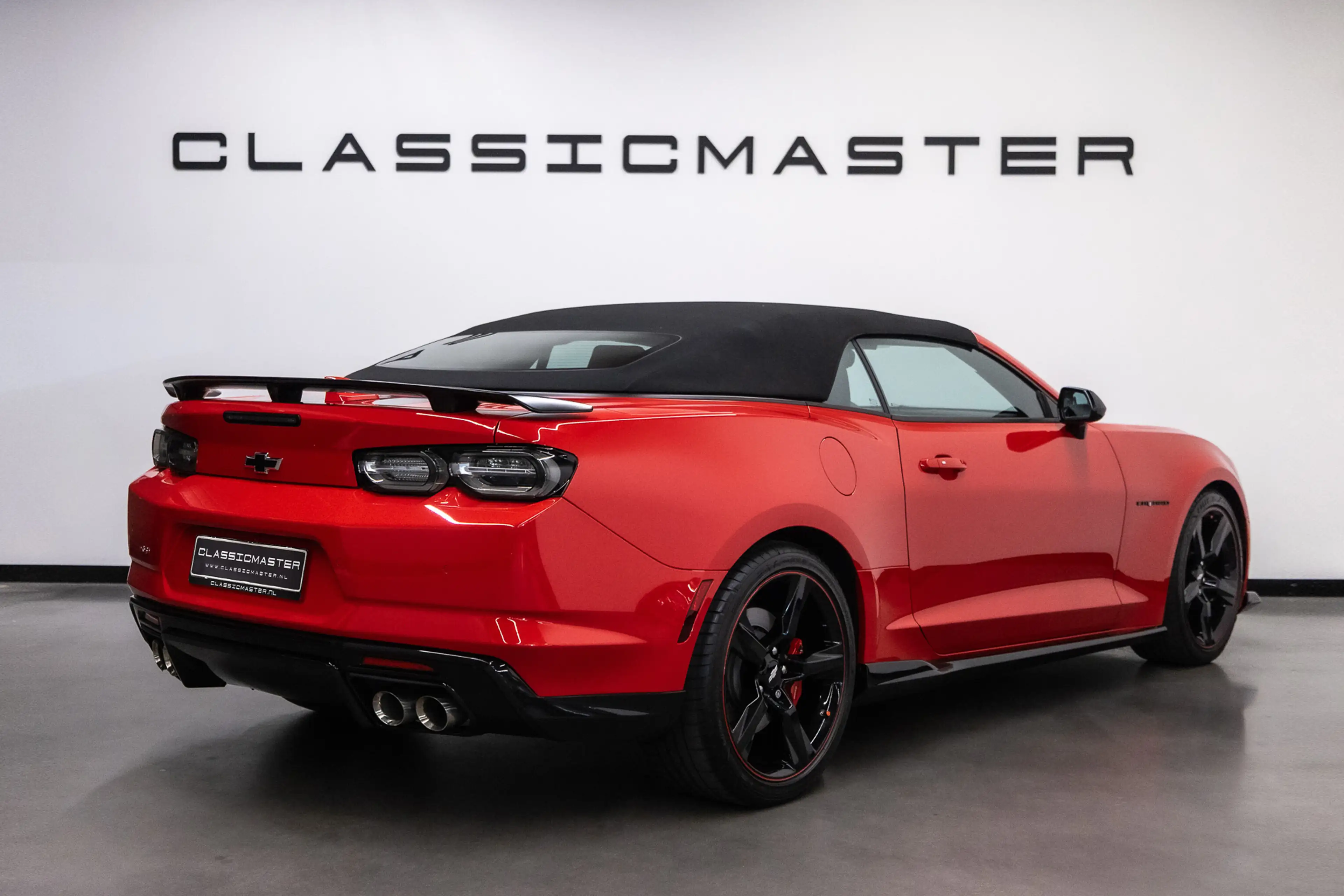 Chevrolet Camaro USA Convertible 6.2 V8 50th Anniversary Edition — photo 7