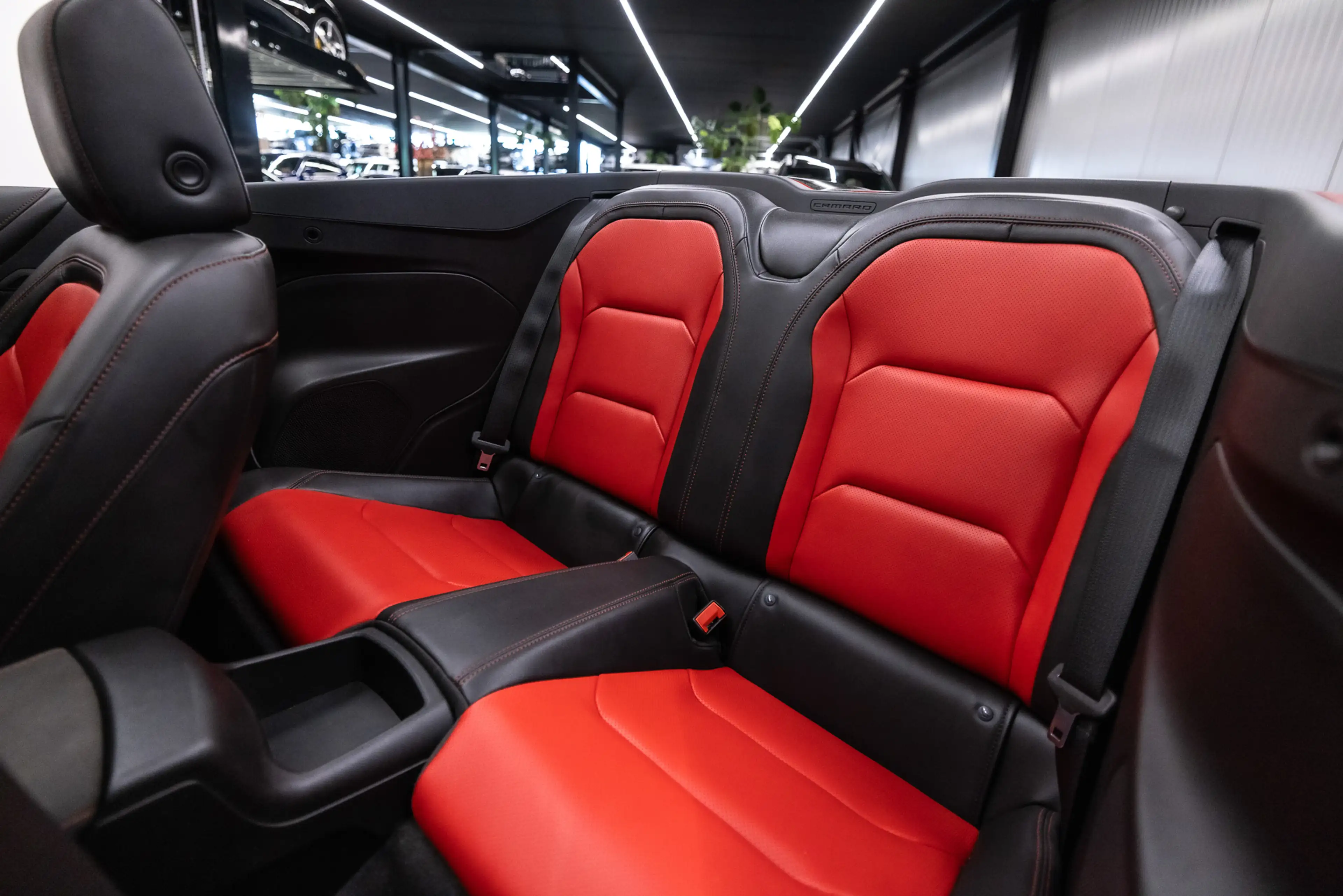 Chevrolet Camaro USA Convertible 6.2 V8 50th Anniversary Edition — photo 10