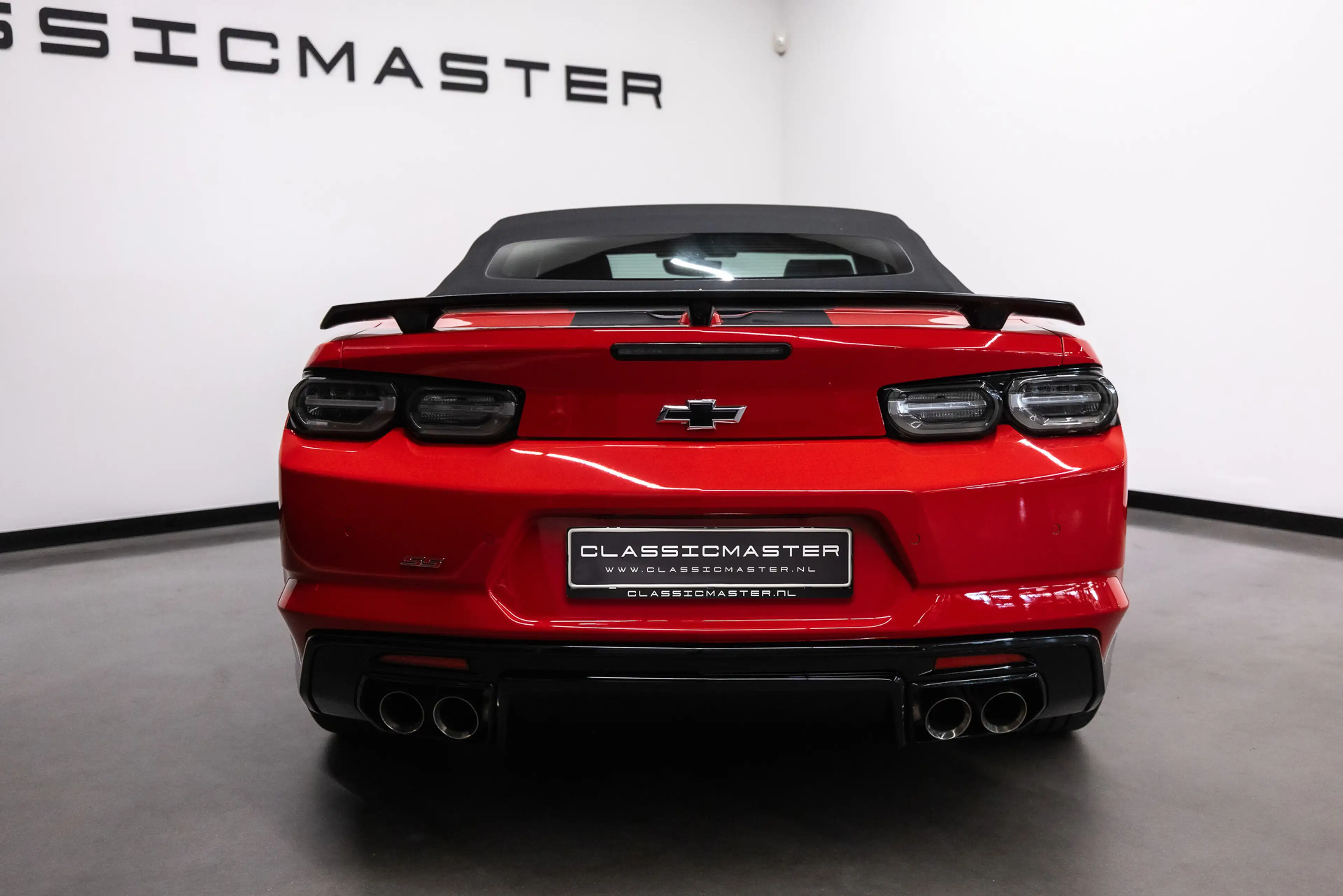 Chevrolet Camaro USA Convertible 6.2 V8 50th Anniversary Edition — photo 9
