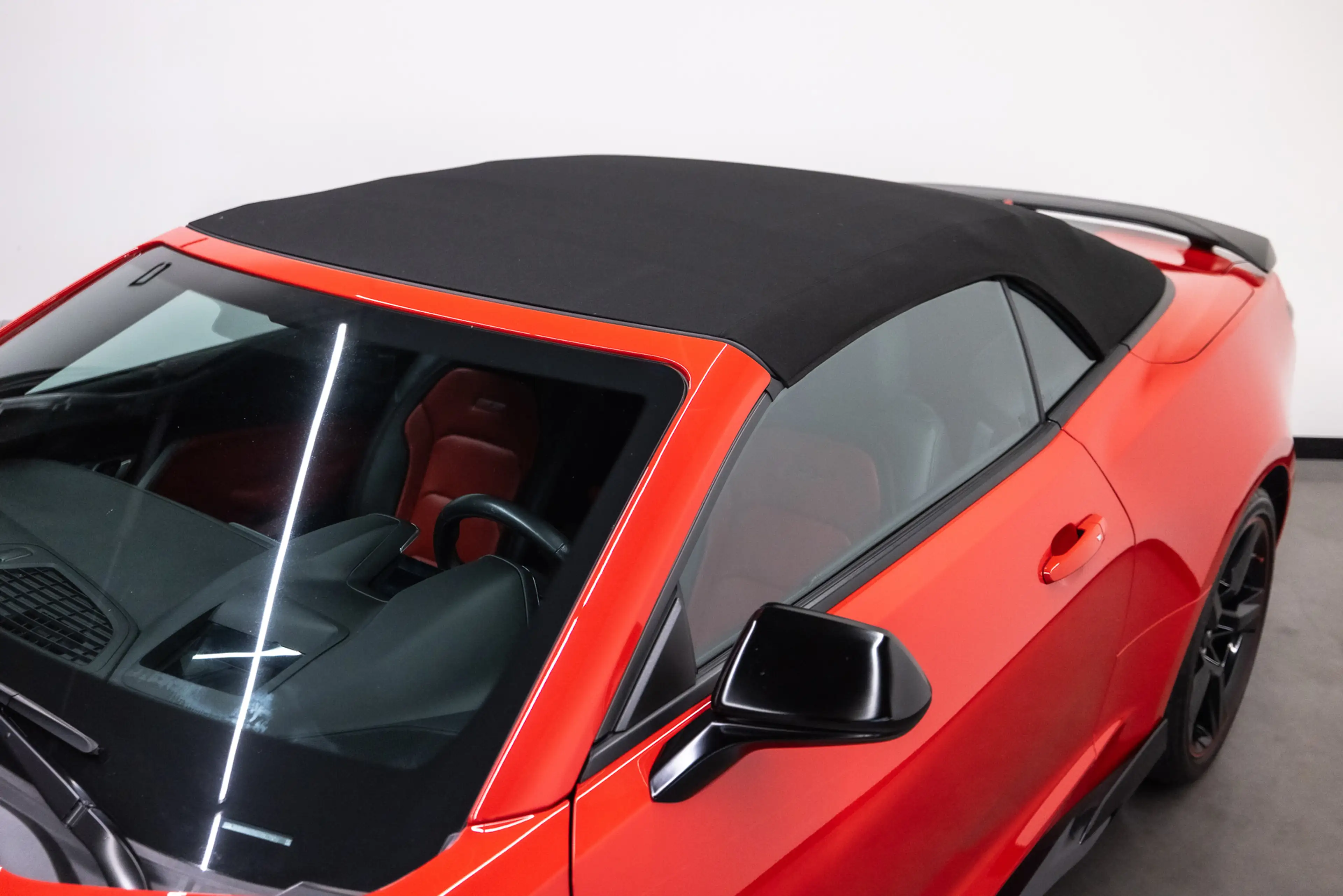 Chevrolet Camaro USA Convertible 6.2 V8 50th Anniversary Edition — photo 15