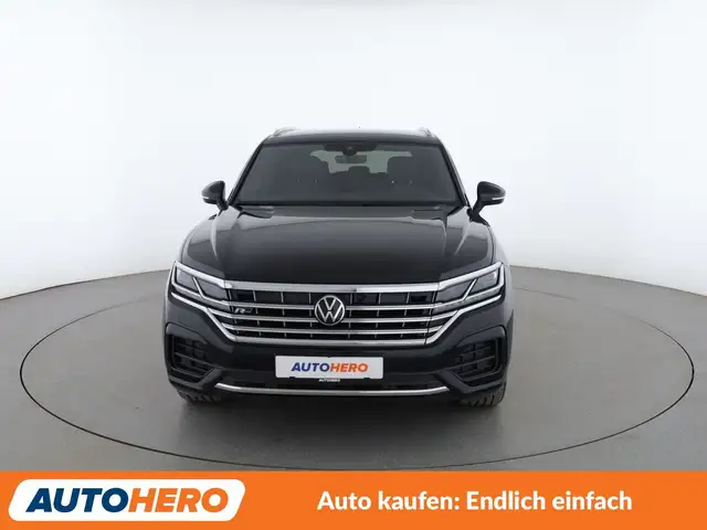 Volkswagen Touareg view 9