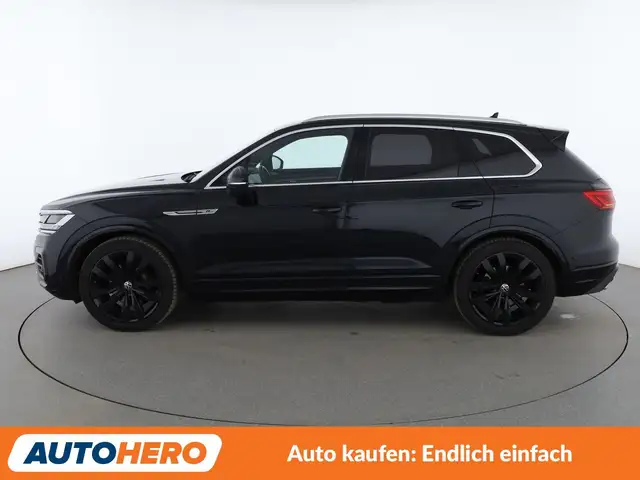 Volkswagen Touareg view 3