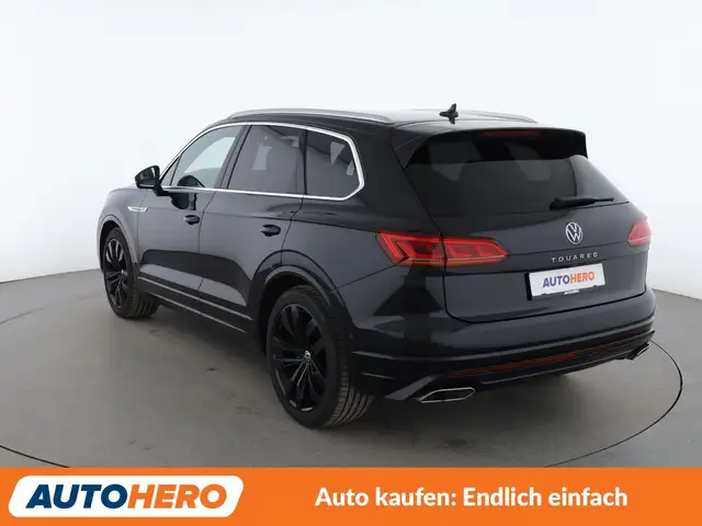 Volkswagen Touareg view 4