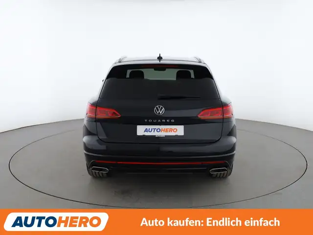 Volkswagen Touareg view 5