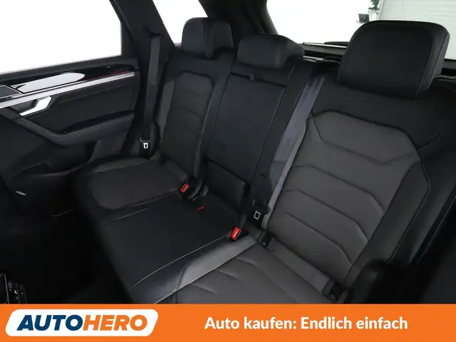 Volkswagen Touareg view 14