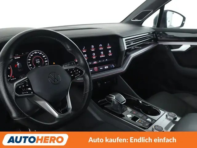 Volkswagen Touareg view 11