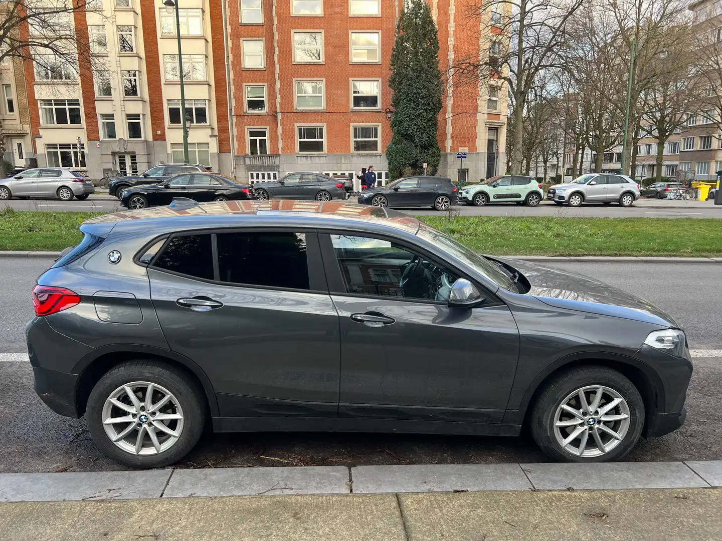 BMW X2 sdrive 18 Grijs - 1