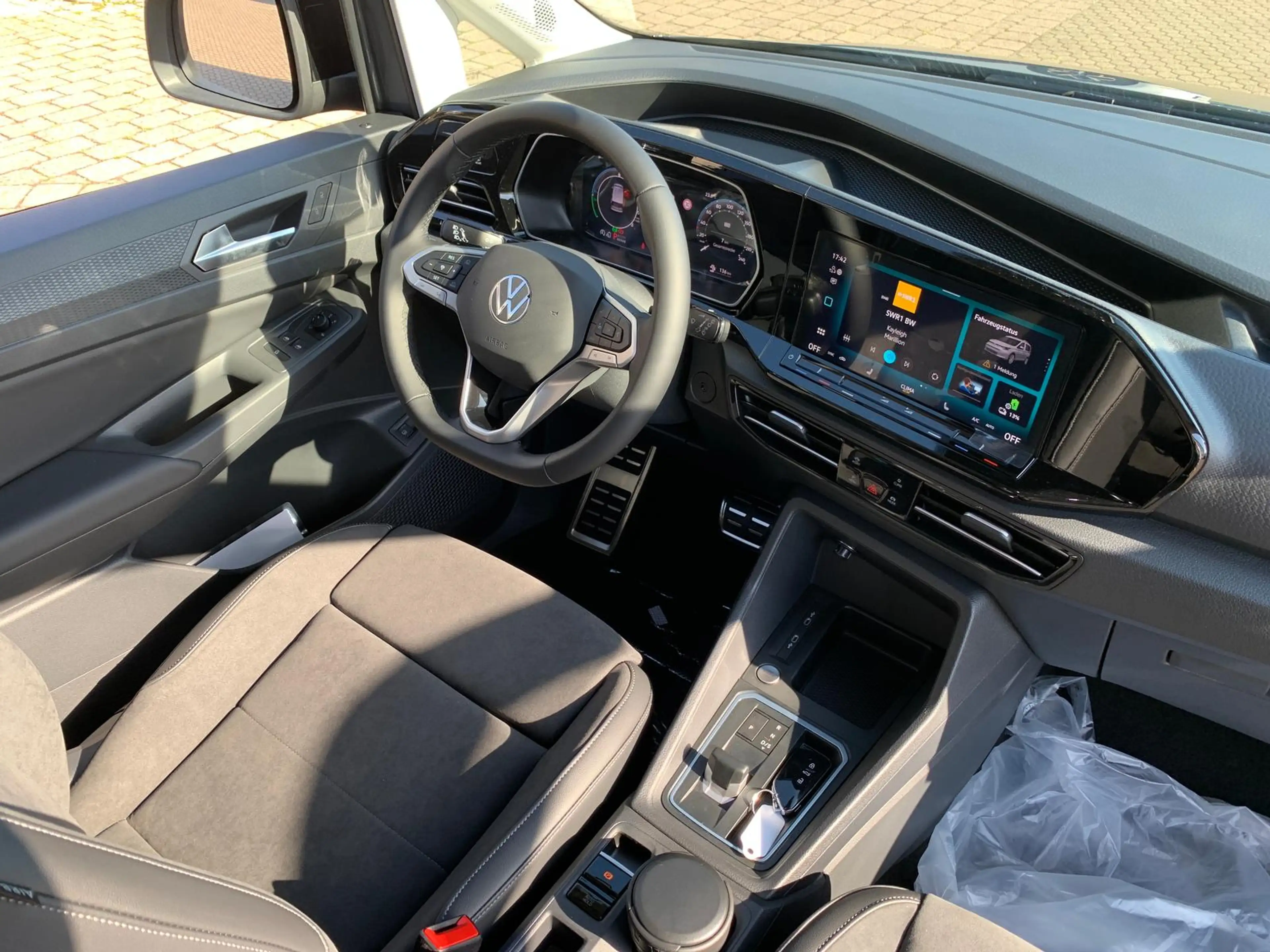 Volkswagen Caddy Style eHybrid AHK Navi Panorama Kamera — photo 7