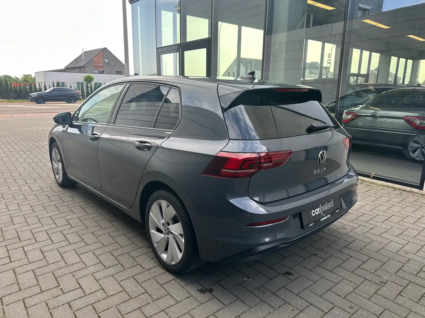 Volkswagen Golf 1.5 eTSI LIFE DSG Grijs - 2