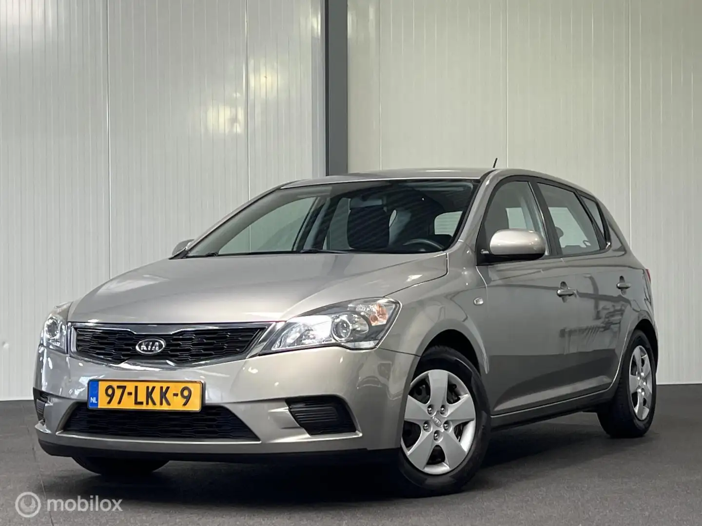 Kia Ceed / cee'd 1.6 CVVT X-ecutive AUTOMAAT [ NL auto met NAP ] Grijs - 1