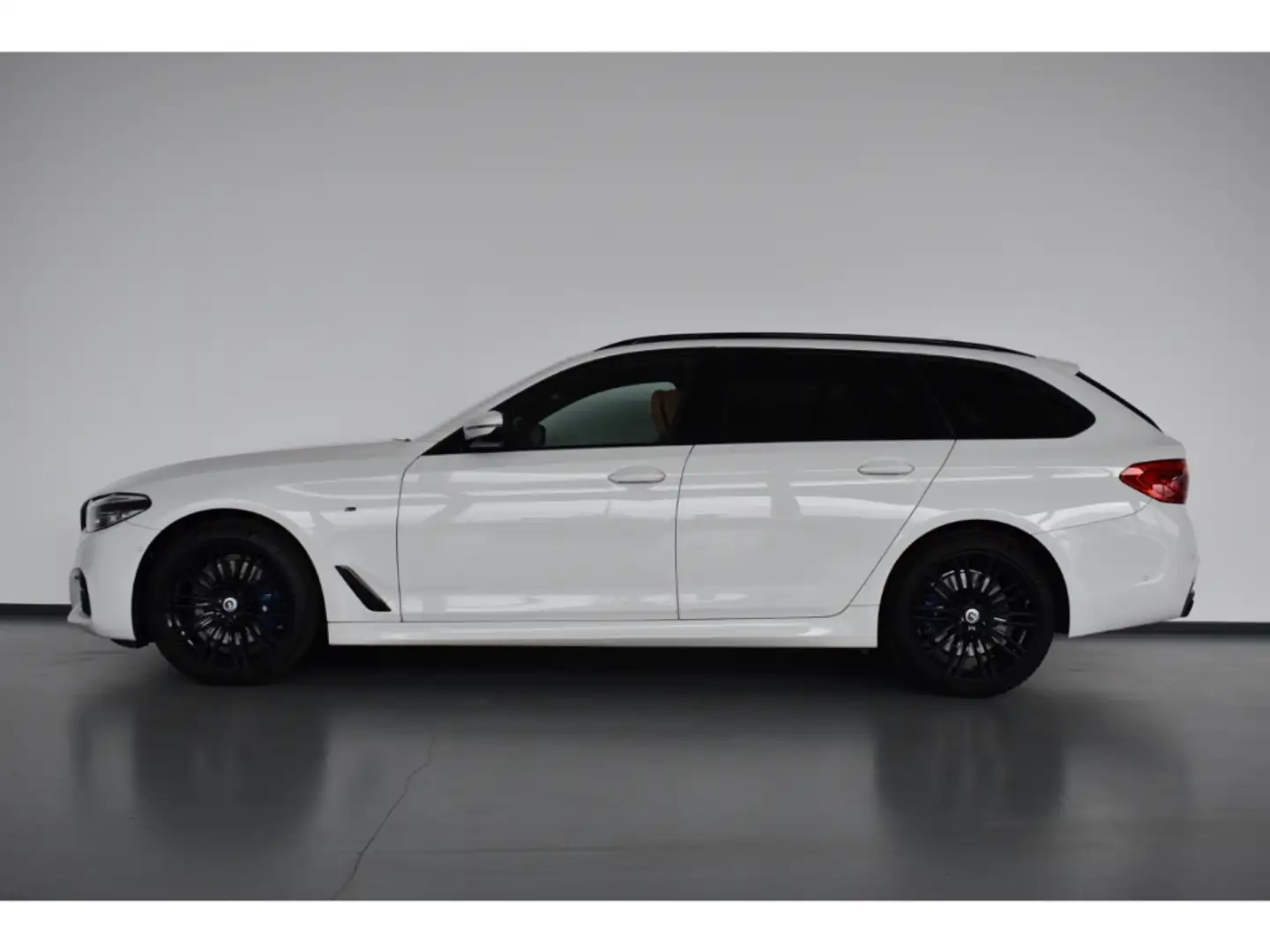 BMW 530 d Touring M Sport Head-Up Pano. Standheizung White - 2