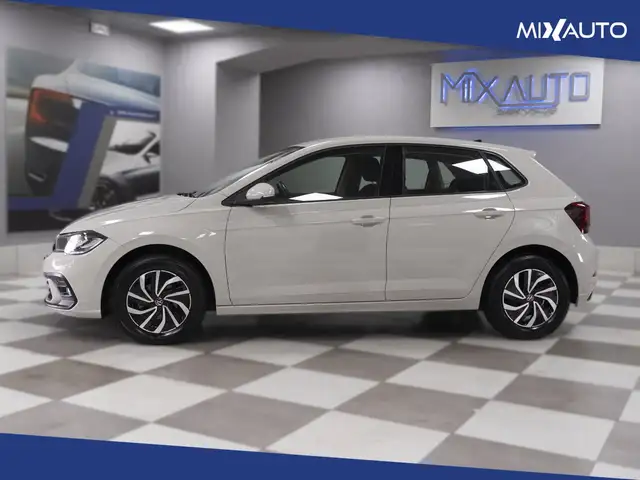 Volkswagen Polo view 3