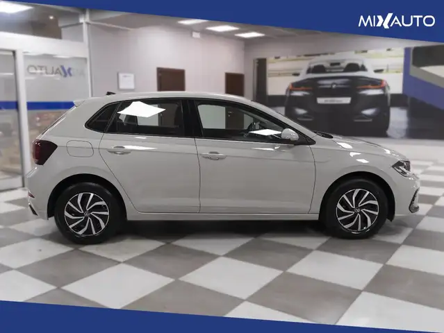 Volkswagen Polo view 6