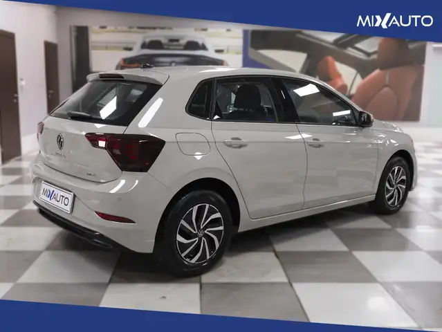 Volkswagen Polo view 5