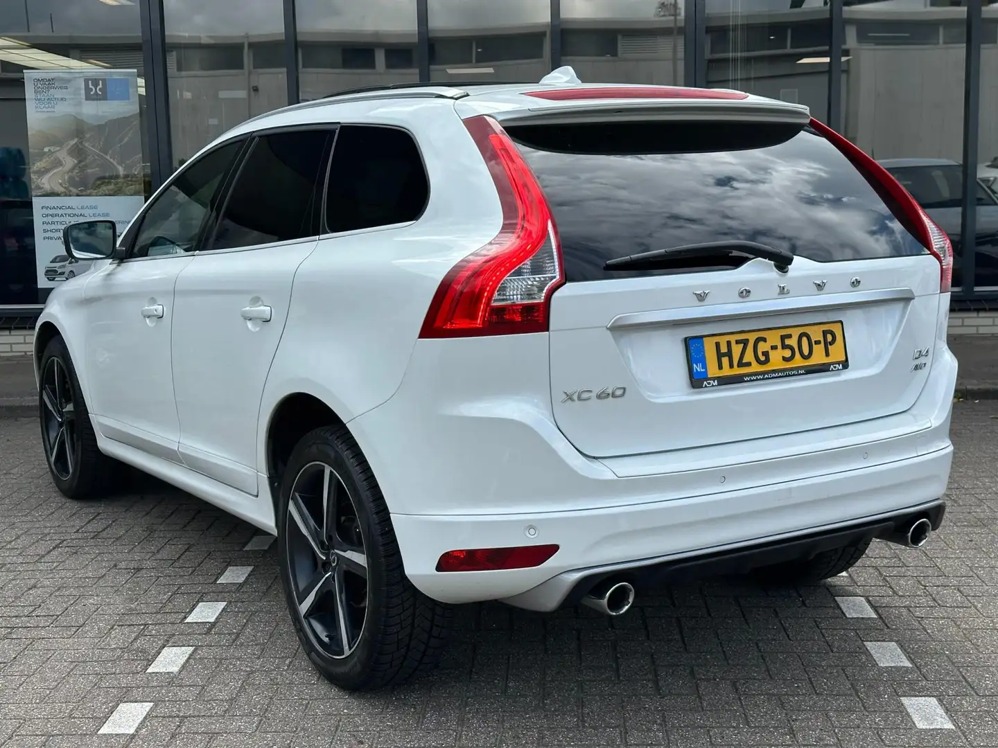 Volvo XC60 2.4 D4 R-Design AWD l ACC l PANO Blanco - 2