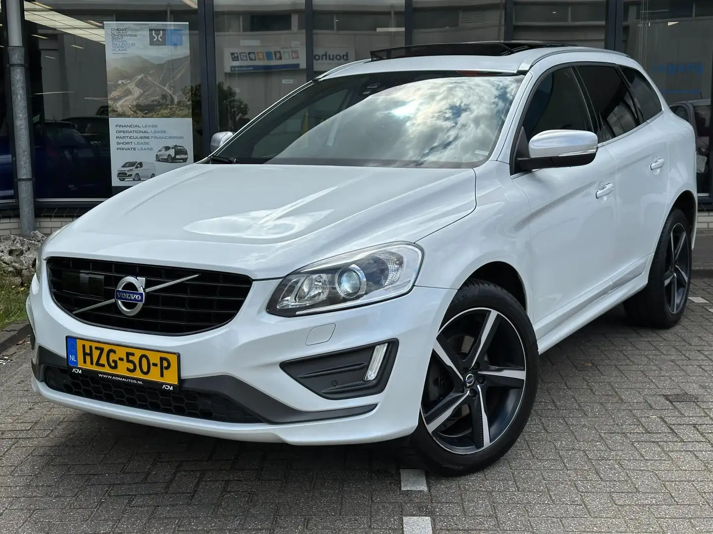 Volvo XC60 2.4 D4 R-Design AWD l ACC l PANO Blanco - 1