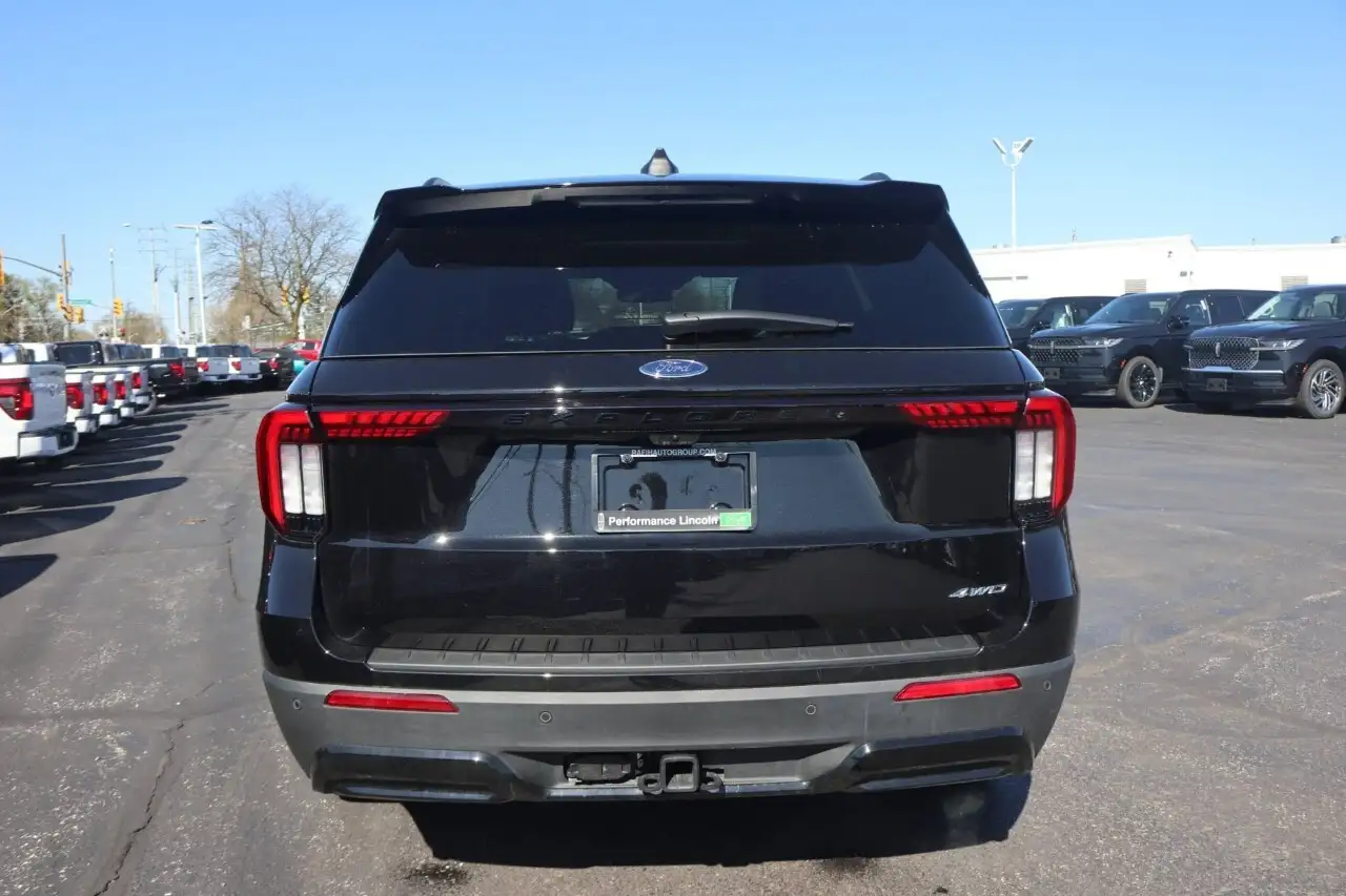 Ford Explorer снимка Ford Explorer