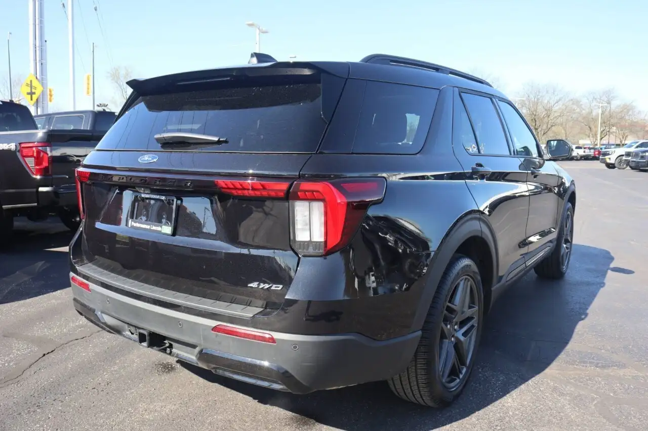 Ford Explorer снимка Ford Explorer