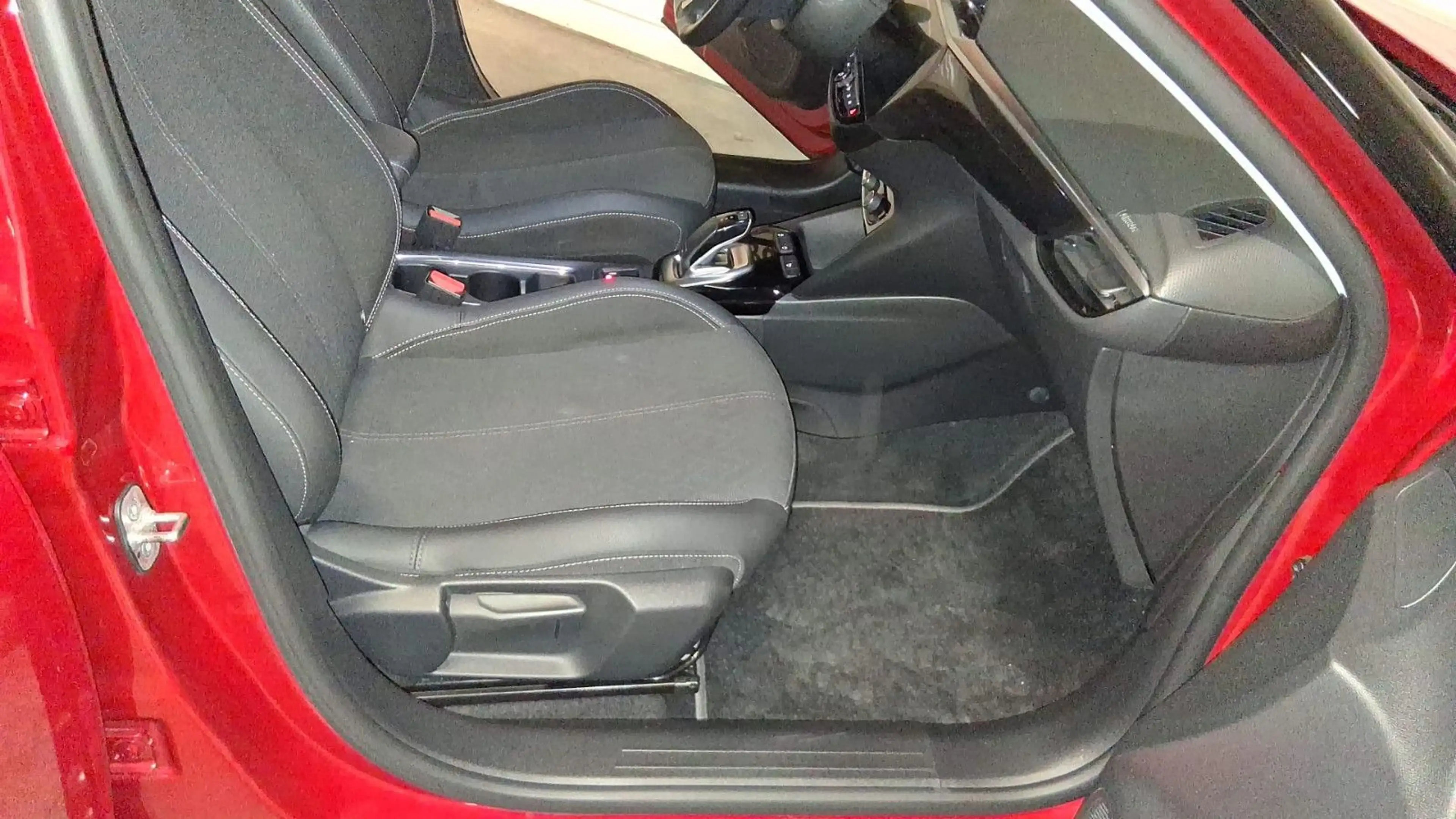 Opel Corsa F Elegance — photo 7