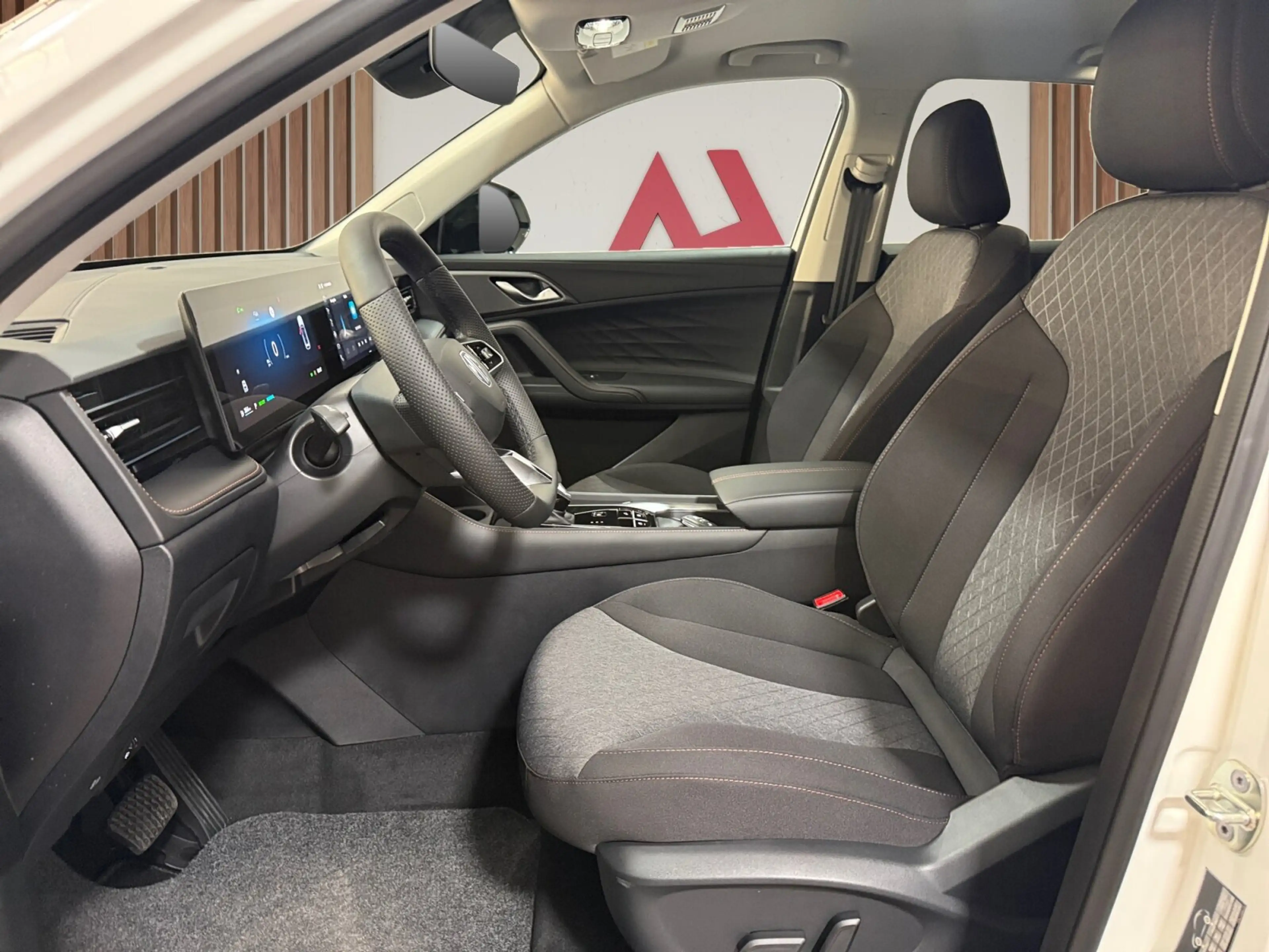 MG HS 1.5 Hybrid+ Comfort ** MG Pilot | Keyless | Camera — photo 13