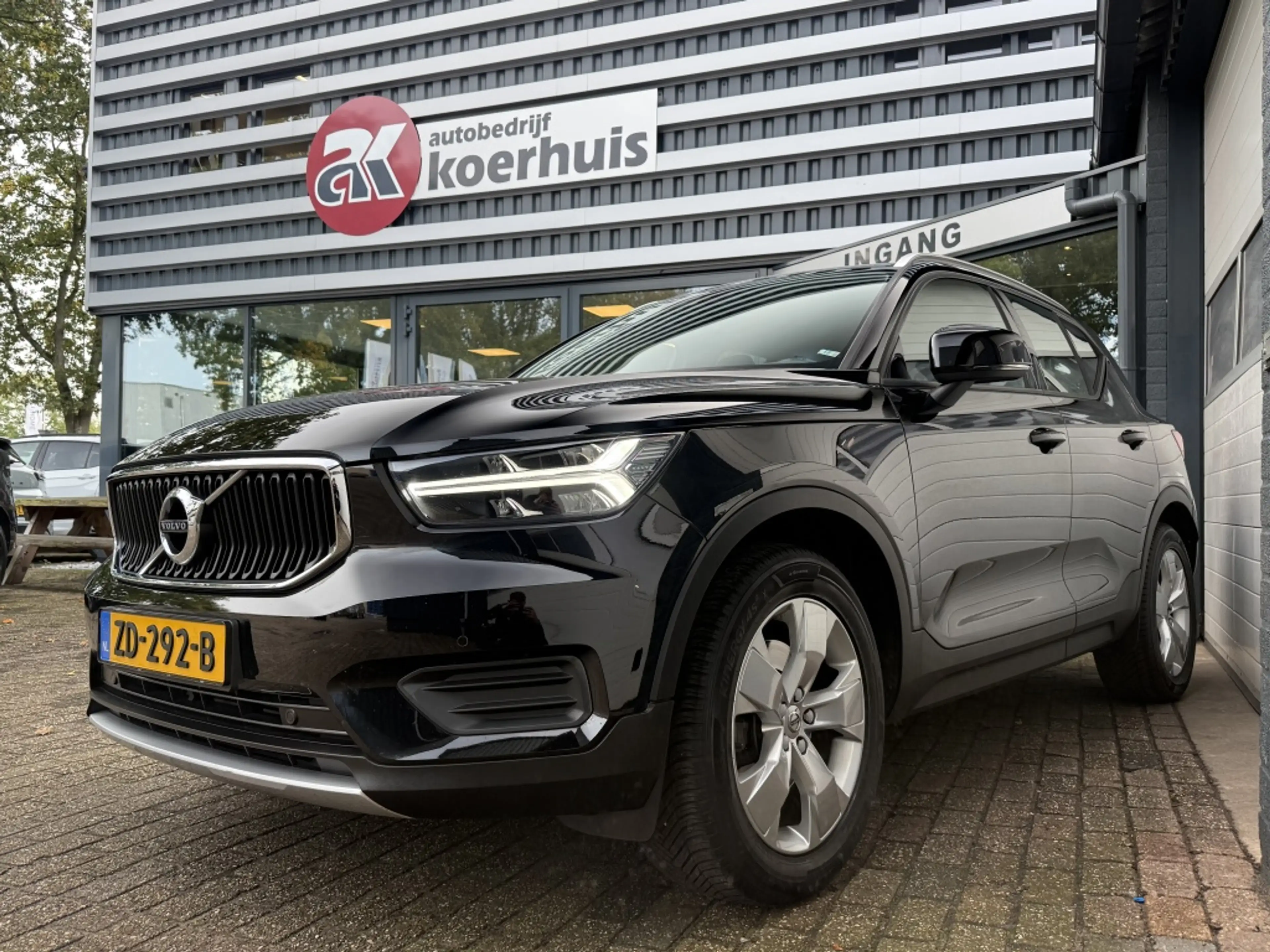 Volvo XC40 2.0 D3 AWD Momentum — photo 5
