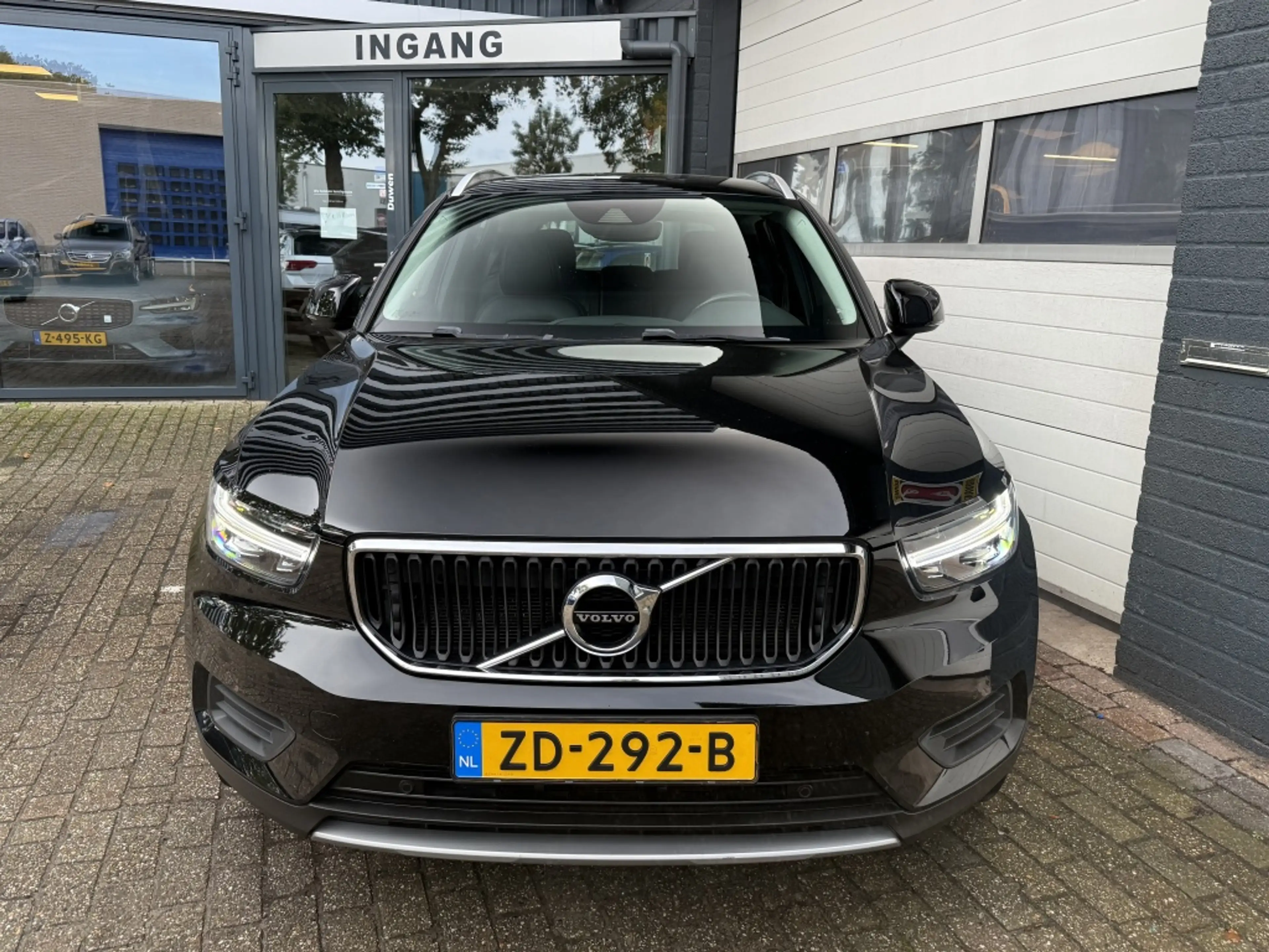 Volvo XC40 2.0 D3 AWD Momentum — photo 7