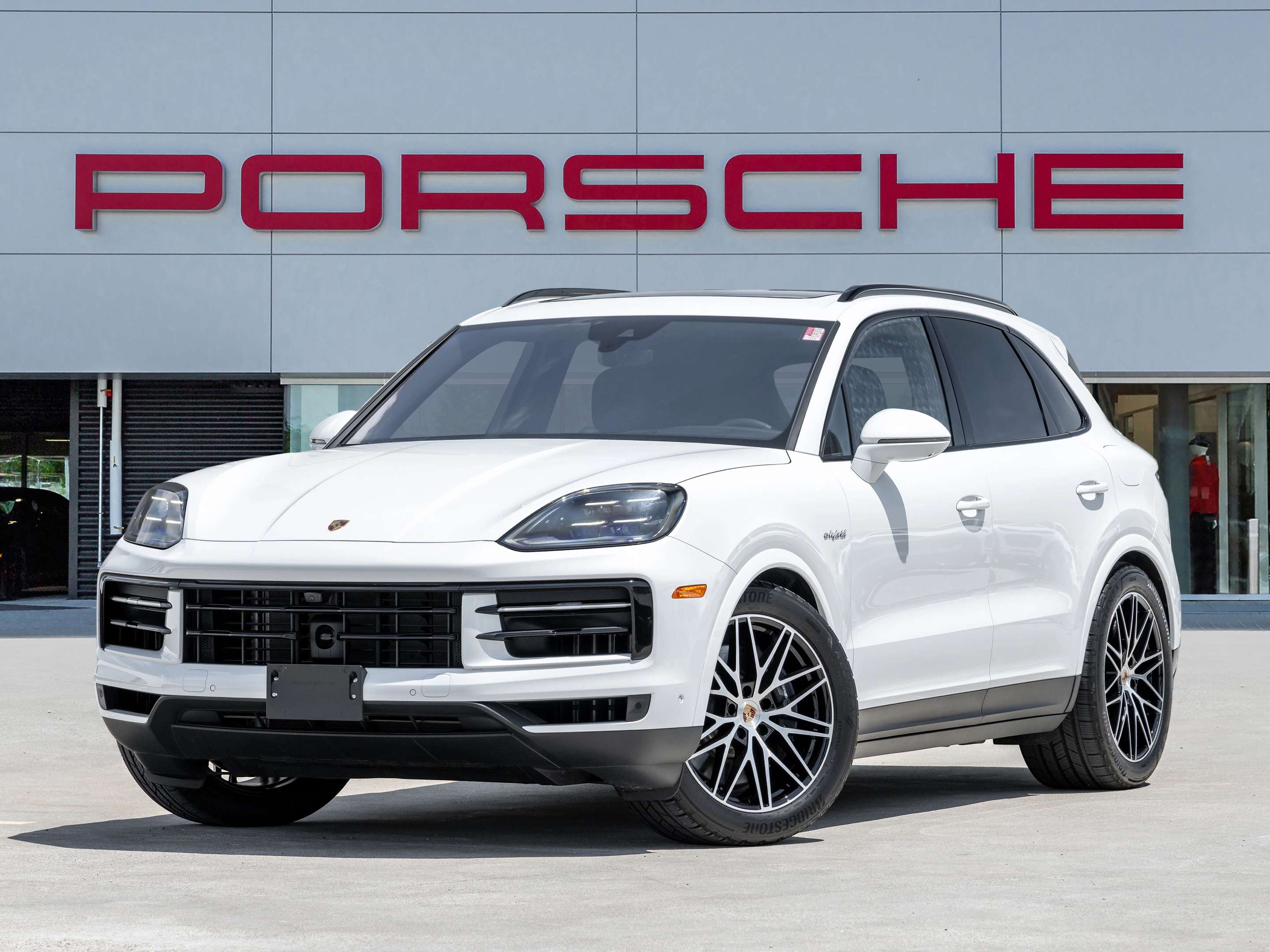 2025 Porsche Cayenne E-Hybrid | Winter Tire Package Included