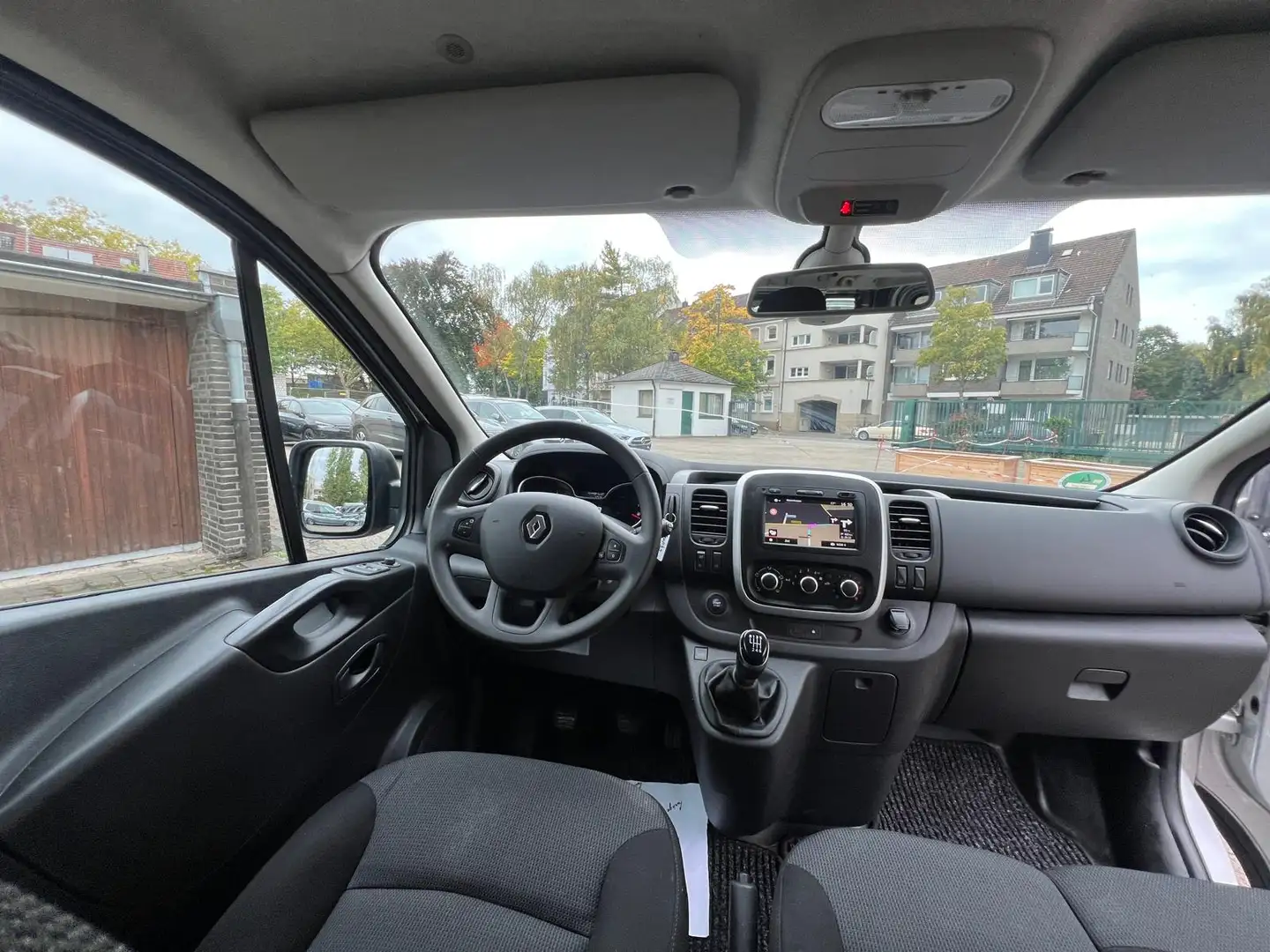 Renault Trafic L1H1 2,8t Life 9 Sitze *Navi*LED* Silber - 2