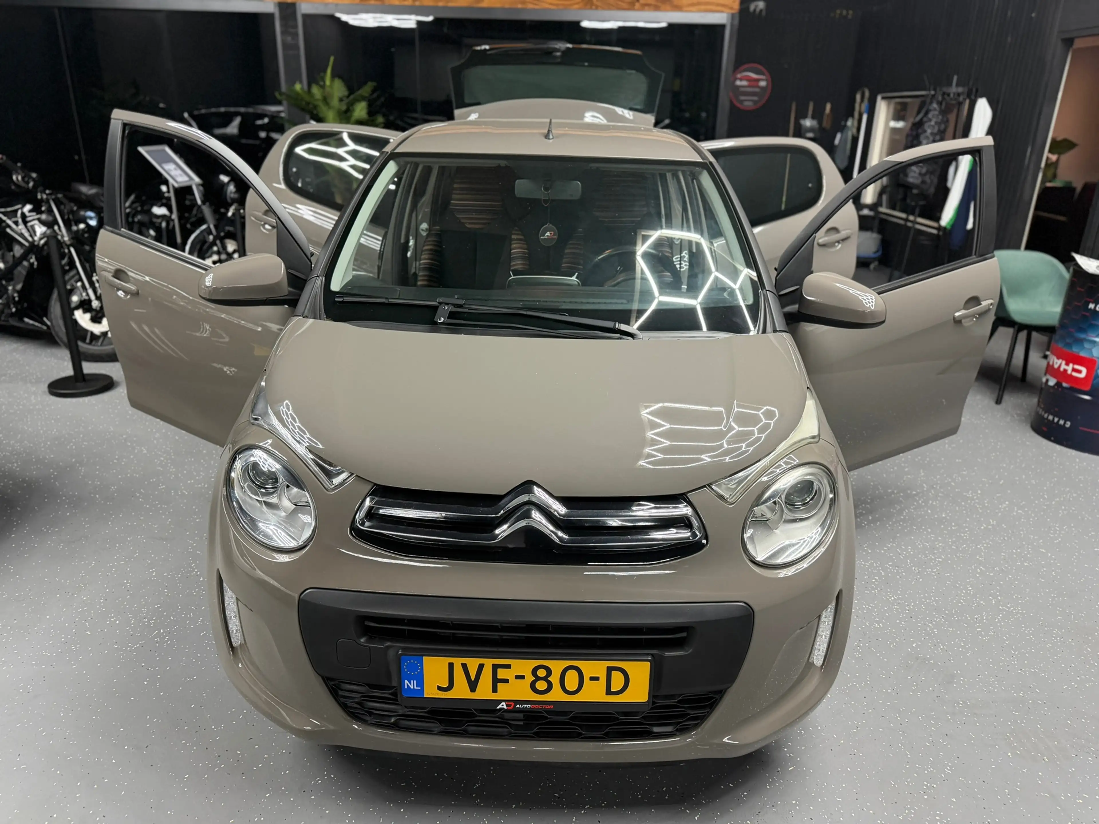Citroen C1 1.0 VTi Shine — photo 13
