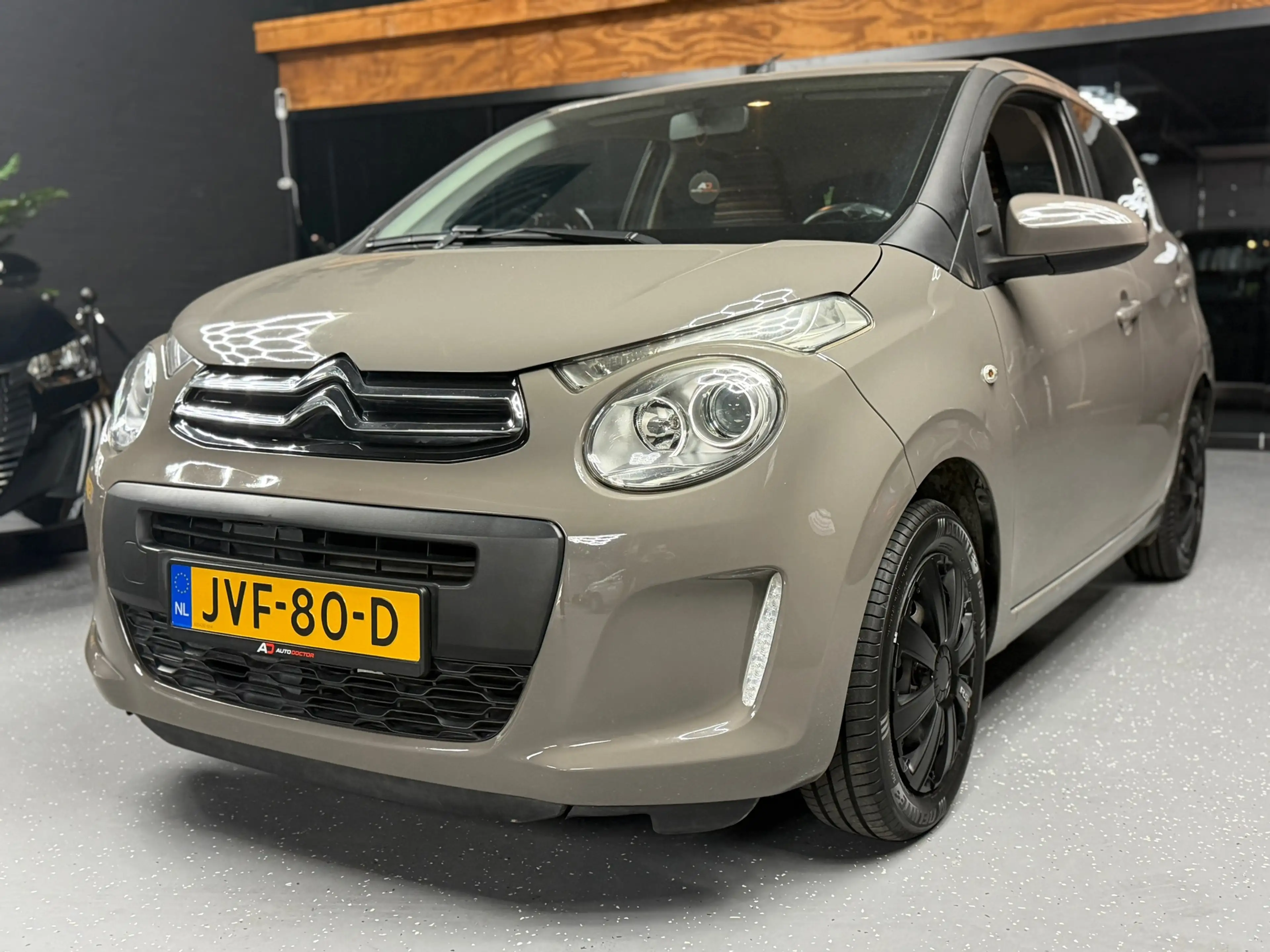 Citroen C1 1.0 VTi Shine — photo 2