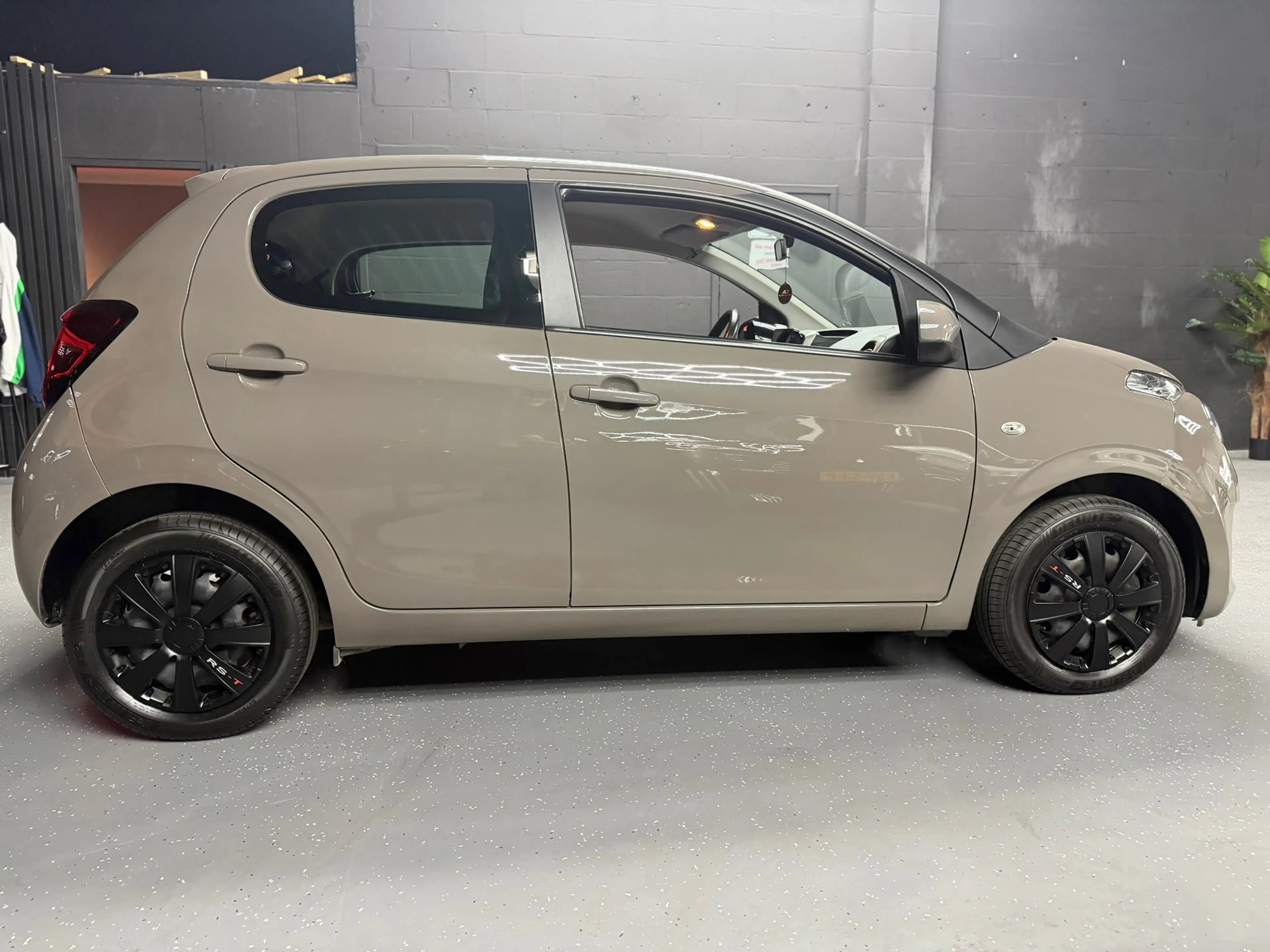 Citroen C1 1.0 VTi Shine — photo 10
