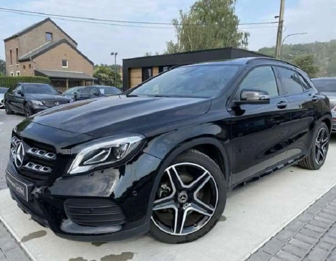 Mercedes-Benz GLA 180 GLA 180 Business Solution AMG (EU6.2) Noir - 1