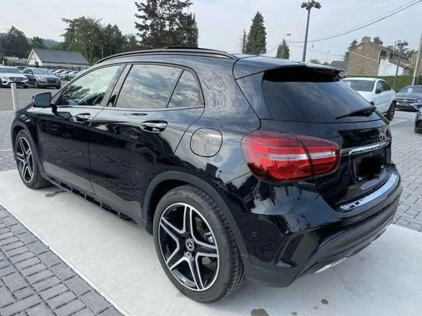 Mercedes-Benz GLA 180 GLA 180 Business Solution AMG (EU6.2) Noir - 2