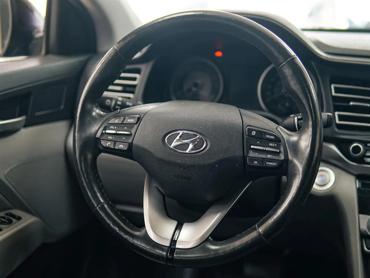 Hyundai ELANTRA снимка Hyundai ELANTRA