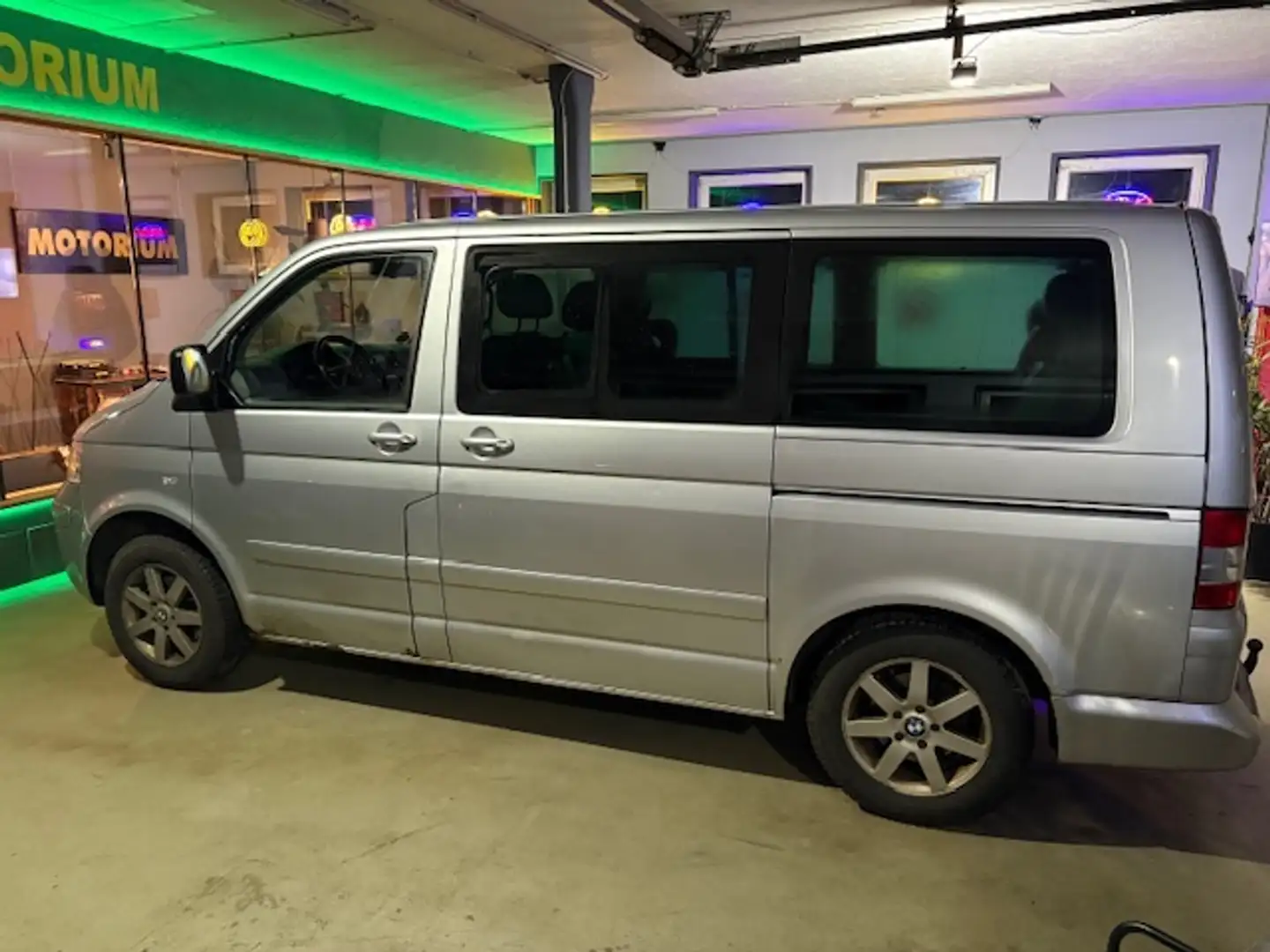 Volkswagen T5 Multivan Highline~2 integr. Kindersitze~2 Schiebetüren Silber - 2