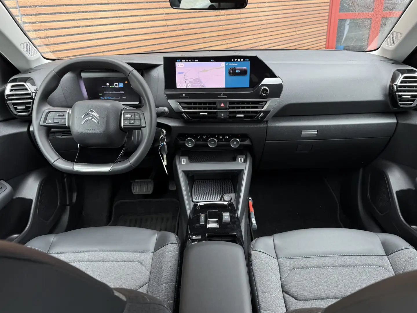 Citroen E-C4 Electric Feel Pack 50 kWh Navigatie / 3 fase / Camera Grijs - 2