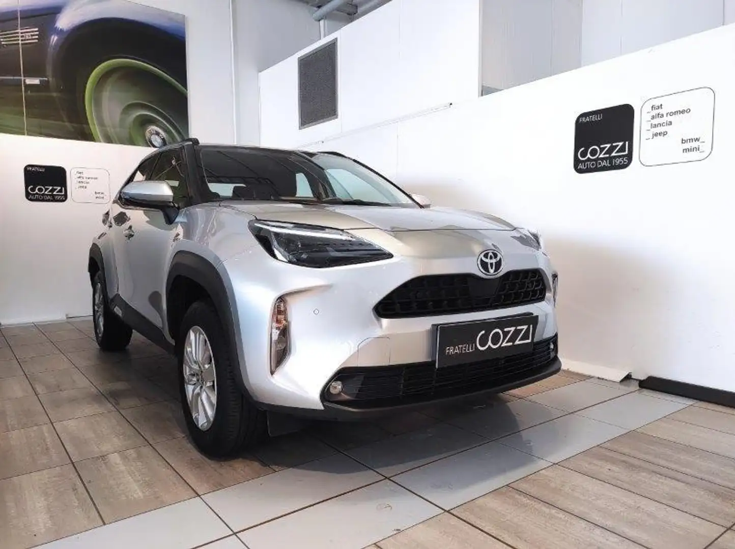 Toyota Yaris Cross - Yaris Cross 1.5 Hybrid 5p. E-CVT Active Silber - 1