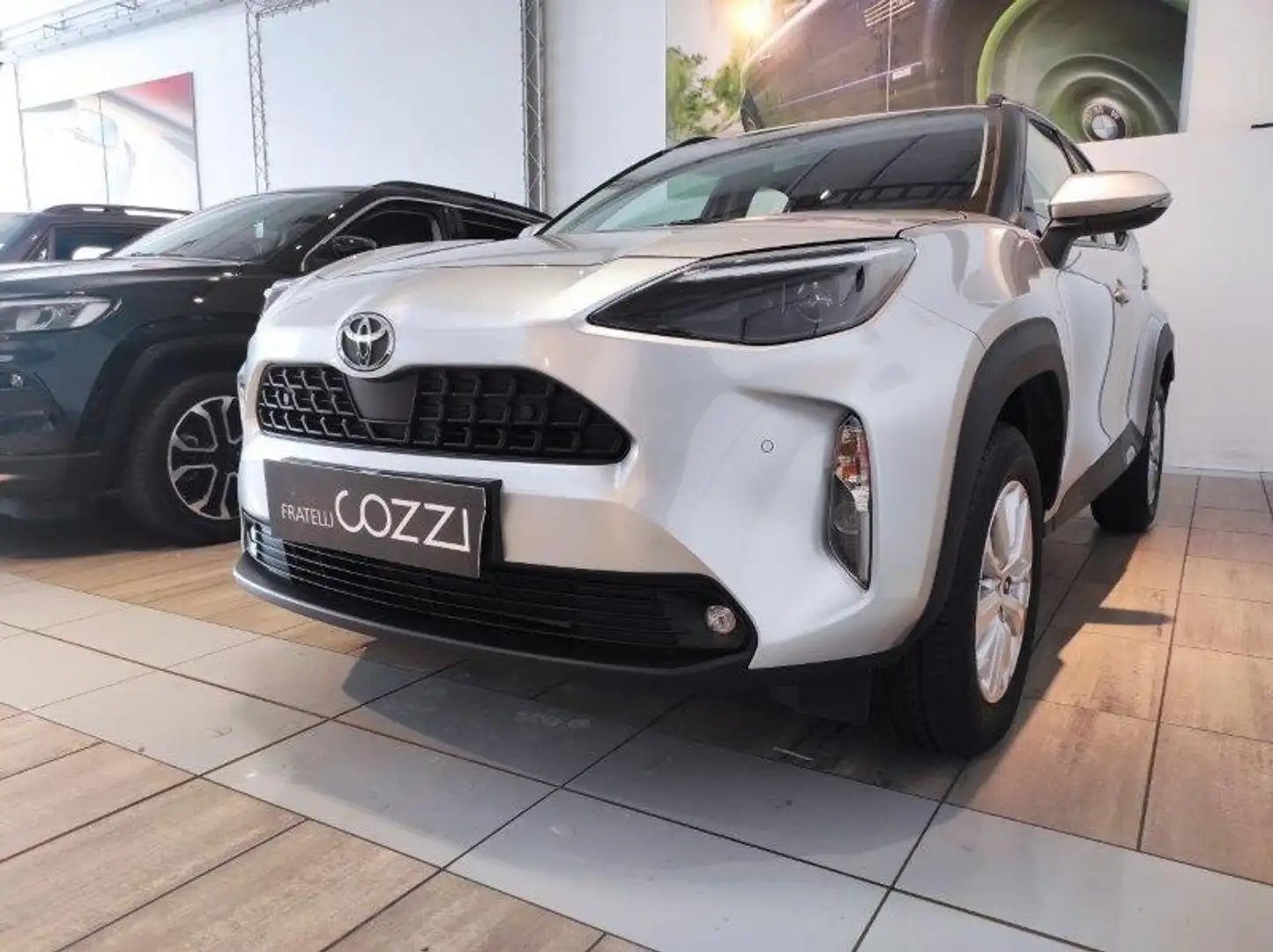 Toyota Yaris Cross - Yaris Cross 1.5 Hybrid 5p. E-CVT Active Silber - 2