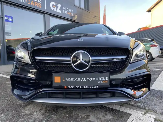 Mercedes-Benz CLA 45 AMG .