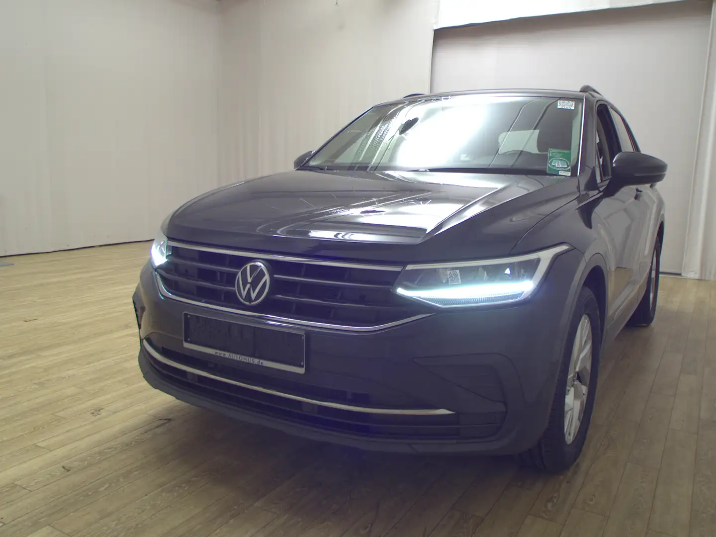 Volkswagen Tiguan 2.0 TDI BMT 4Motion Life AHK 4x4 Navi LM Grijs - 2