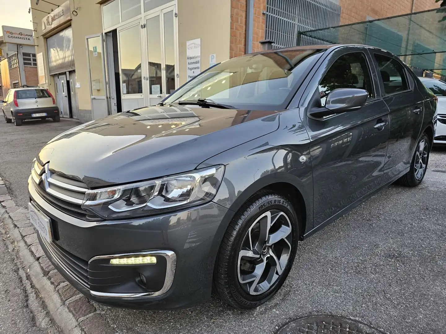 Citroen C-Elysée C-Elysee 1.6 BlueHdi 100cv Shine*Navi*Euro6* Сірий - 2