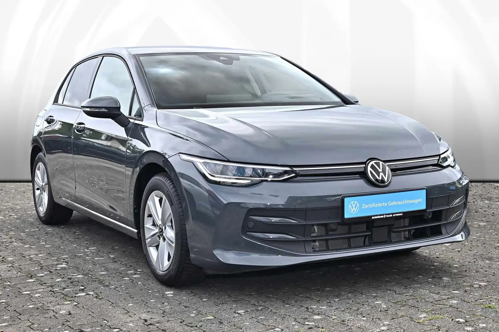Volkswagen Golf VIII 1.5 eTSI DSG Life Grijs - 2