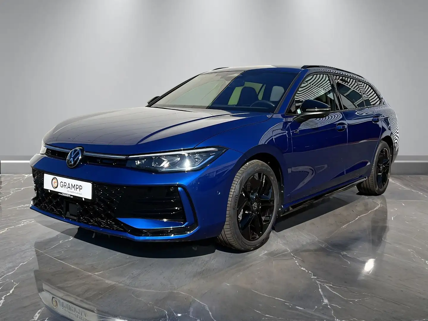 Volkswagen Passat Variant R-Line 1.5TSIe DSG +AHK+360°+LED Blau - 2