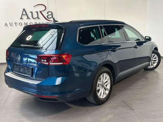 Volkswagen Passat view 4